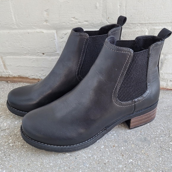 Eastland Shoes - Black Women's booties Eastland size 10 M